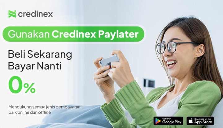 Ilustrasi seseorang menggunakan aplikasi Credinex Paylater di smartphone.